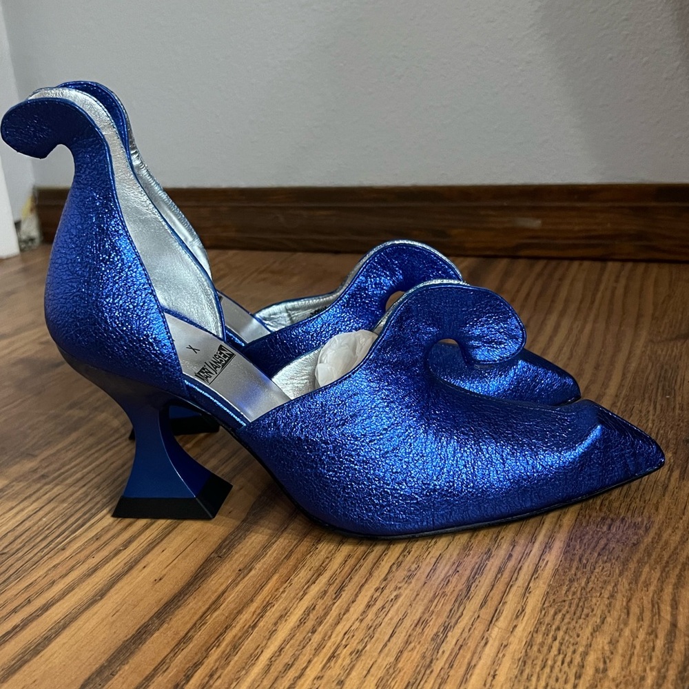 Fluevog Esoteric Temptations "Jan Jansen" metallic blue pumps, size 7, NWOB